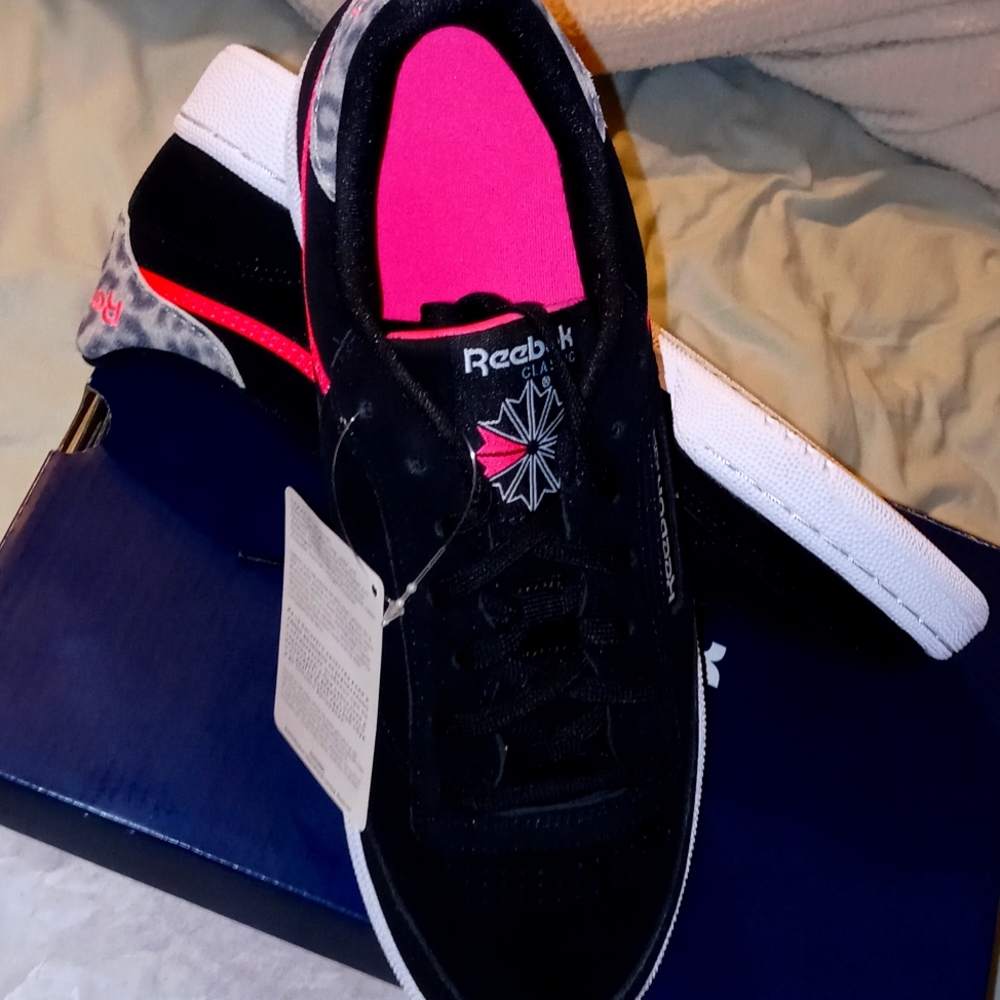 Reebok NWT Size 10 Club C 85 Blk/Wht/Pink